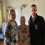 Ежегодно в канун празднования дня Победы студенты и преподаватели Барнаульского базового медицинского колледжа поздравляют ветеранов – категории дети войны.